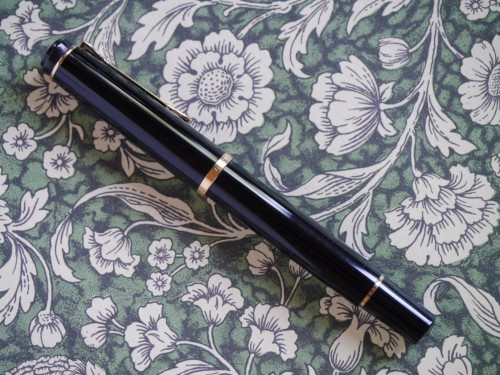 P1180791-3 Pelikan M200 black.jpg