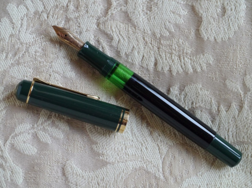 P1170170-3 Pelikan M250 black green.jpg