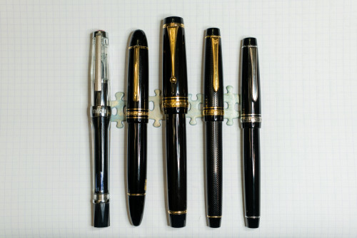 Da sinistra: TWSBI VAC700R, Montblanc 149, Pilot Custom Urushi, Pilot Justus e Pilot Custom 912