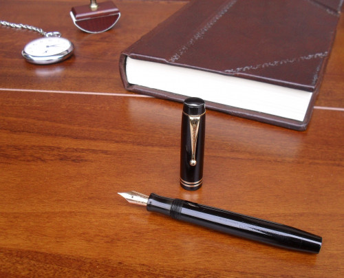 Parker Duofold 1930-on desk-uncapped.jpg