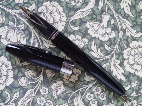 P1160745-3 Sheaffer Legacy Heritage Black.jpg