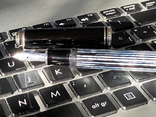 Pelikan M605 Tortoiseshell black.jpg