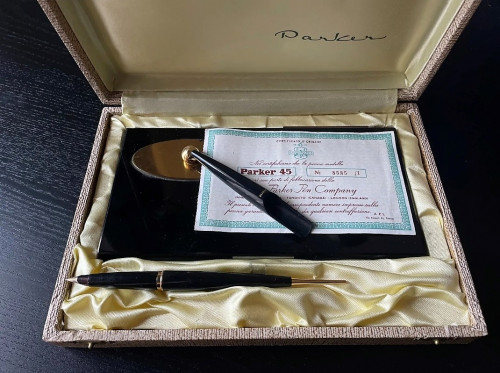 Parker 45 - deskset  golden tail - in box  .jpg