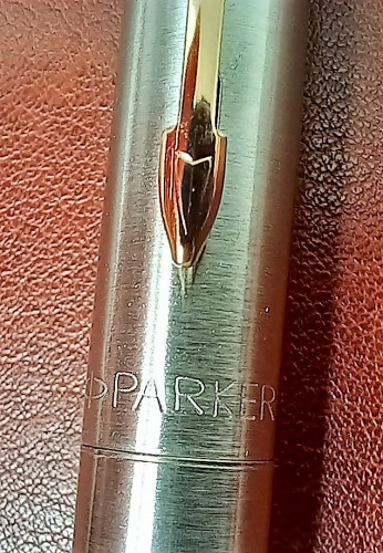 Parker Jotter Flighter - brand on cap.jpg