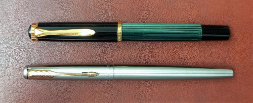 Parker Jotter Flighter - comparison with 1980s Pelikan M400.jpg