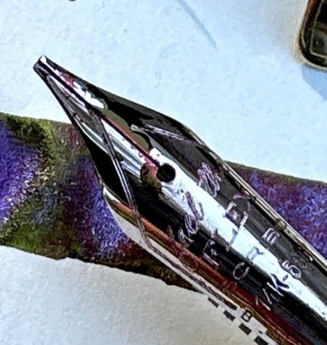 IMG_20230917_090201.jpg (264.13 KiB) Visto 1612 volte Presa da Instagram. Un pennino flessile in oro non può ridursi così, a maggior ragione voi prezzi di Scrivo.