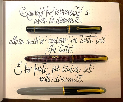 Tre penne micidiali (e i loro inchiostri) con cui scrivere:<br />- Omas 555/F con Platinum Chou Kuro<br />- Osmia 222 EF con Pilot Tsuwairo<br />- Talens modello sconsciuto con Sailor Kiwawaguro