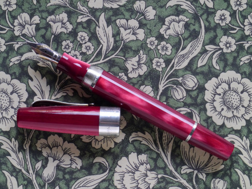 P1200049-3 Montegrappa Classica rosso Calligaris.jpg