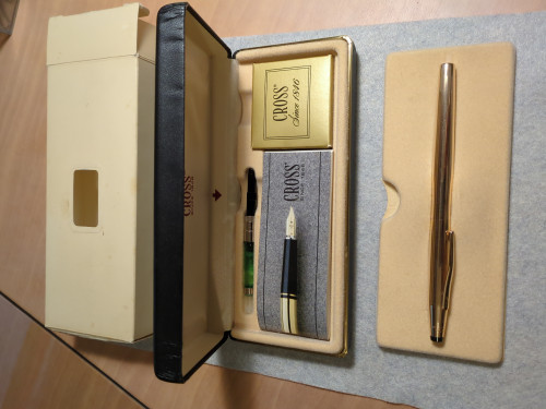 IMG_20241114_203548_231.jpg (5.94 MiB) Visto 8731 volte Cross Century 14K F Gold Plated - Confezione originale, completa di converter, cartucce inchiostro blu, manuale