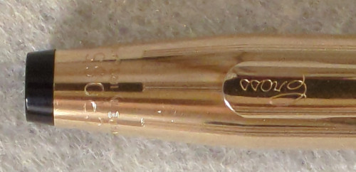 IMG_20241114_203914_230.jpg (692.13 KiB) Visto 8731 volte Cross Century 14K F Gold Plated - Cappuccio con incisione "CROSS MADE IN IRELAND" e incisione "Cross" sul fermaglio
