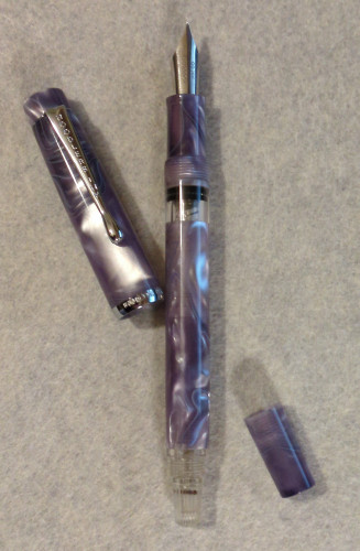 IMG_20241118_194523_297.jpg (1.21 MiB) Visto 8484 volte Noodler's Konrad Appalachian Pearl (Flex)