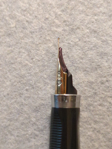 Parker 75 - Vista laterale pennino e alimentatore.jpg (1.26 MiB) Visto 2716 volte Parker 75 - Vista laterale pennino e alimentatore