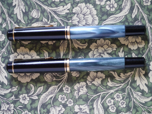 P1180799-3 Pelikan blue marbled old style.jpg