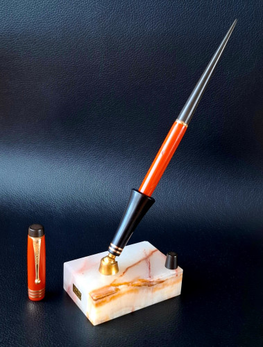 86. Parker «GO» onyx desk base. With Duofold Juniorette for Danish market (Christian Olsen).jpg
