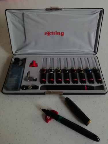 IMG_20250502_175558.jpg (2.42 MiB) Visto 958 volte Rotring Variant e tintenkuli Talens