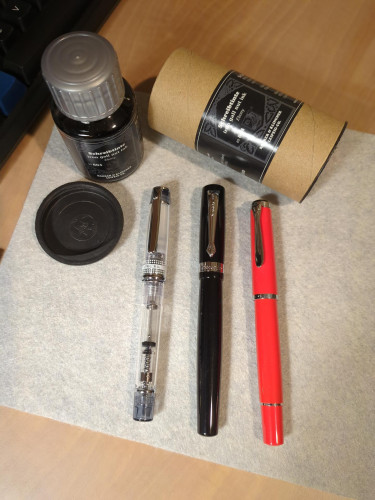 Pilot Prera iro-ai &lt;CM&gt; (stub 1.0)<br />Kaweco Student &lt;M&gt;<br />Pelikan M205 Red &lt;M&gt;<br />Rohrer &amp; Klingner Ebony ltd. ed. 2023