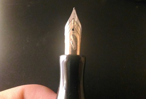Dettaglio Pennino fronte 2.jpg (1.08 MiB) Visto 1134 volte Dettaglio del pennino, con una piuma incisa