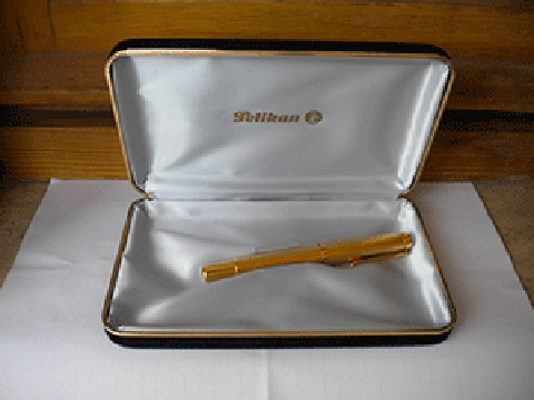 Pelikan-M-760---4.gif