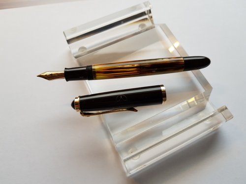 pelikan 400nn marrone-nera pennino om.jpg