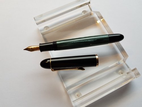 pelikan 140 verde-nero pennino om.jpg