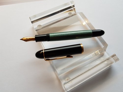 pelikan 140 verde-nero pennino ef.jpg