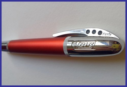 02.jpg (90.11 KiB) Visto 3770 volte fusto rosso metallizzato ma sono disponibili anche altri colori