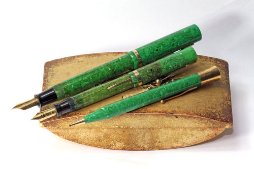 Sheaffer lifetime green jade.jpg