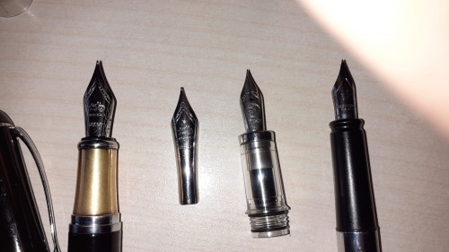 In ordine: Jinhao EF, Jinhao M normale, XXF Carrasco, EF Waterman