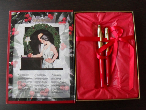 Sheaffer's Holly Pen 1996 box open.JPG