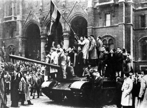 1956: la rivoluzione ungherese contro l'URSS viene repressa nel sangue