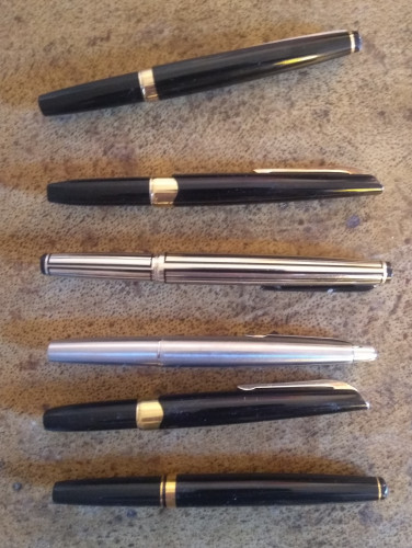 Da sin: pilot elite, platinum pocket, platinum pocket metalizzara, pilot myu, platinum pocket e pilot elite