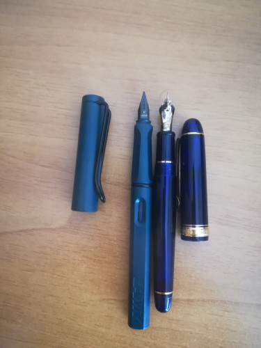 Confronto Platinum 3776 e Lamy Safari