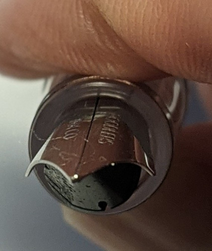 PXL_20201013_180920014.PORTRAIT-01.COVER.jpg (1.97 MiB) Visto 1211 volte L'unghia nera è lo spazio vuoto