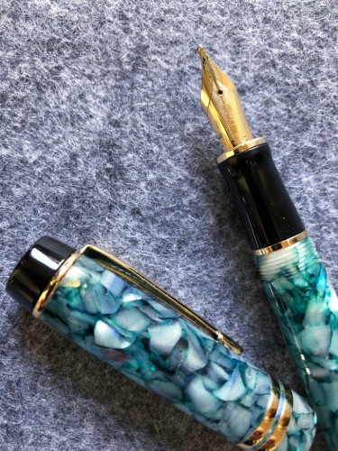 Moonman M600s ckacked blue with Omas B nib.jpg