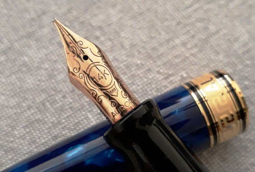 Aurora Optima - nib close up.jpg