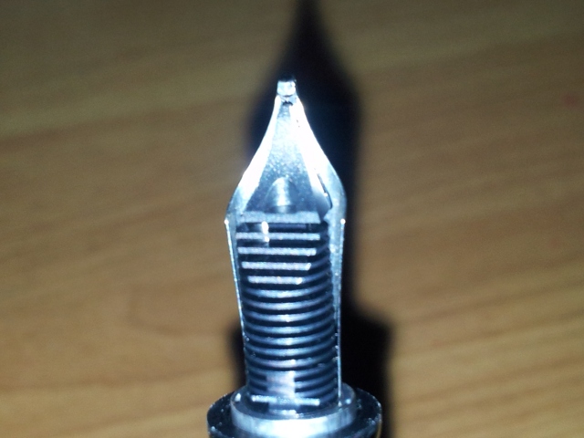 retro del pennino e alimentatore