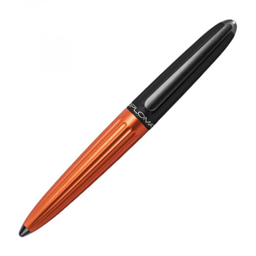 Diplomat-aero-black-orange-closed-min.jpeg