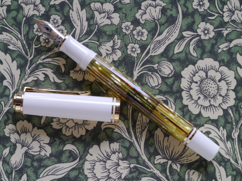 P1190987-3 Pelikan M400 tortoiseshell white.jpg