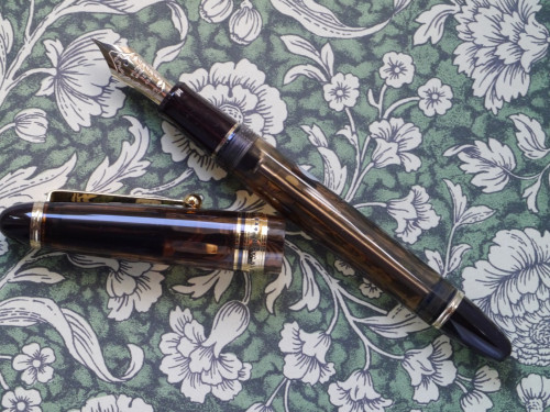 P1150484-3 Pilot Namiki Custom 823 Amber .jpg