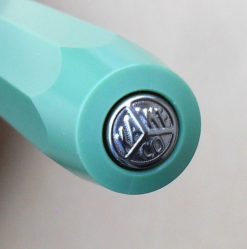 Kaweco Perkeo Jungle Green - cap logo.JPG