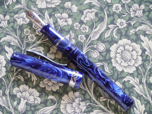 P1190412-3 Visconti Voyager Kaleido Blue.jpg